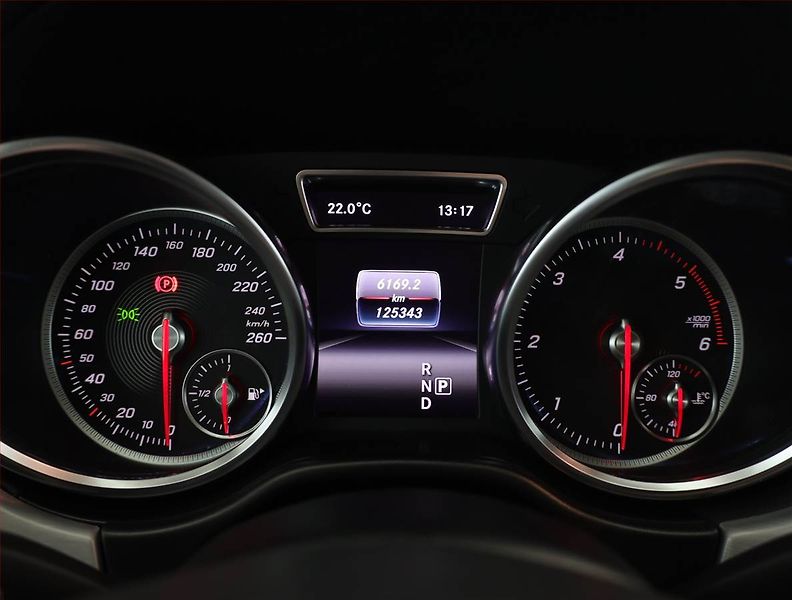 Mercedes-Benz GLS (2017) 350 d 4MATIC - fotka 9 z 21