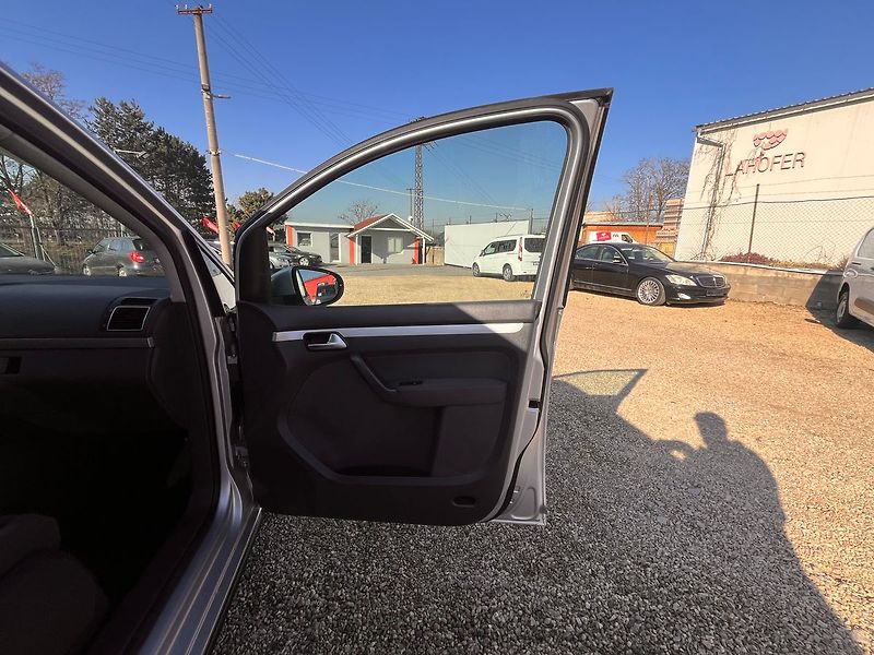 Volkswagen Touran 1.6TDi 77kW*WEBASTO*VÝHŘEV SED - fotka 18 z 34