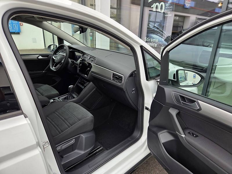 Volkswagen Touran (2026) 1.5 TSI DSG7 R-Line 7 míst - fotka 47 z 50