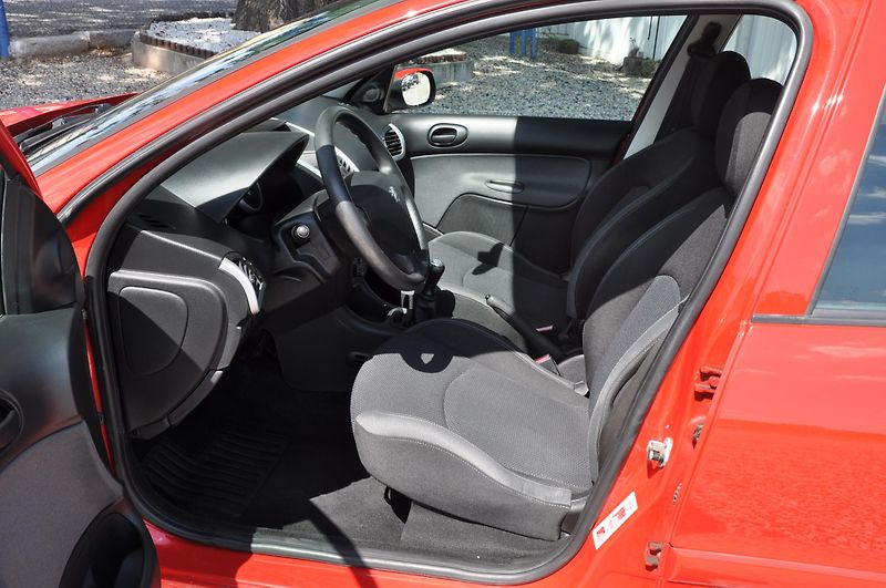 Peugeot 206 + 1.1i 44kW 5dv. Klima - fotka 6 z 12