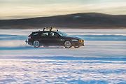 Jaguar XF Sportbrake a lyžař Graham Bell.