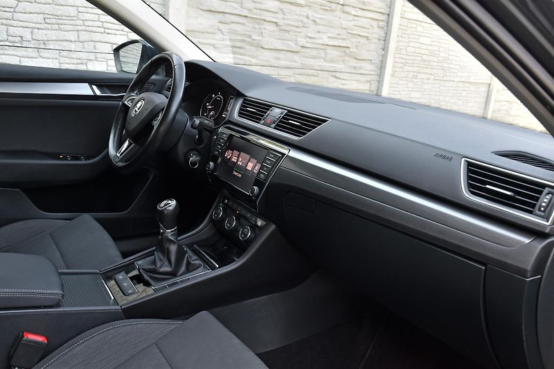 Škoda Superb 2.0 TDi CR,DKLIMA,VÝHŘEV,TEMP - fotka 43 z 50