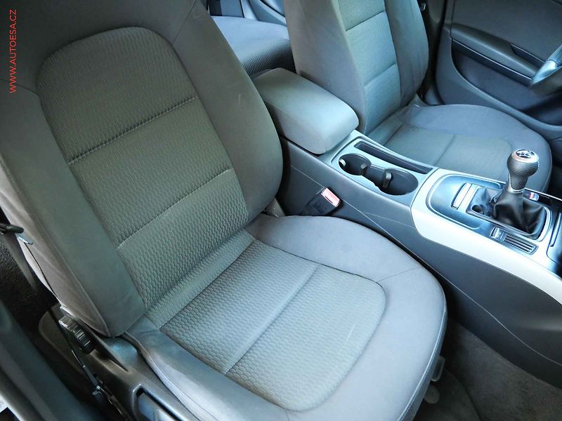 Audi A5 (2010) 2.0TDi, AC, park.čidla - fotka 11 z 16