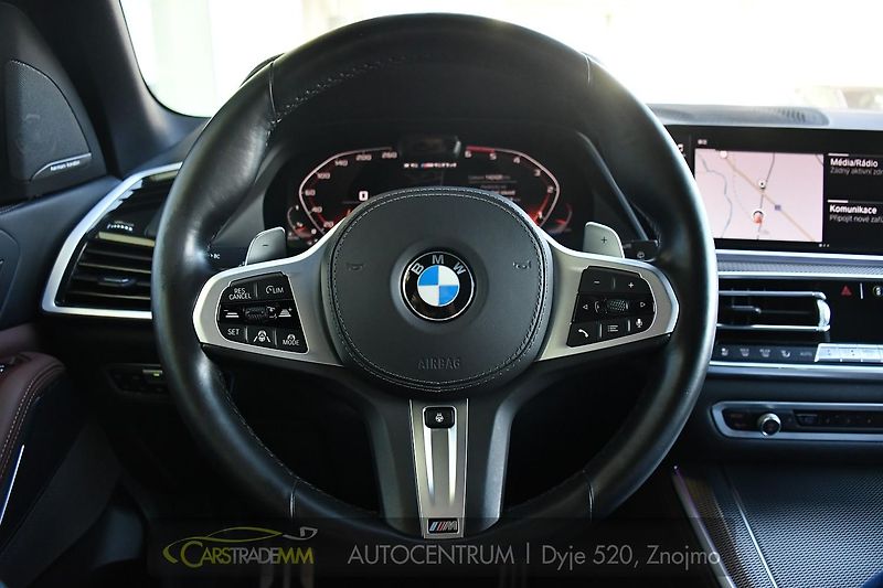 BMW X5 M50D LASER H/K HEAD-UP  - fotka 30 z 67