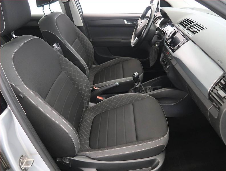 Škoda Fabia (2019) Ambition 1.0 TSI, Serv.kniha - fotka 9 z 17