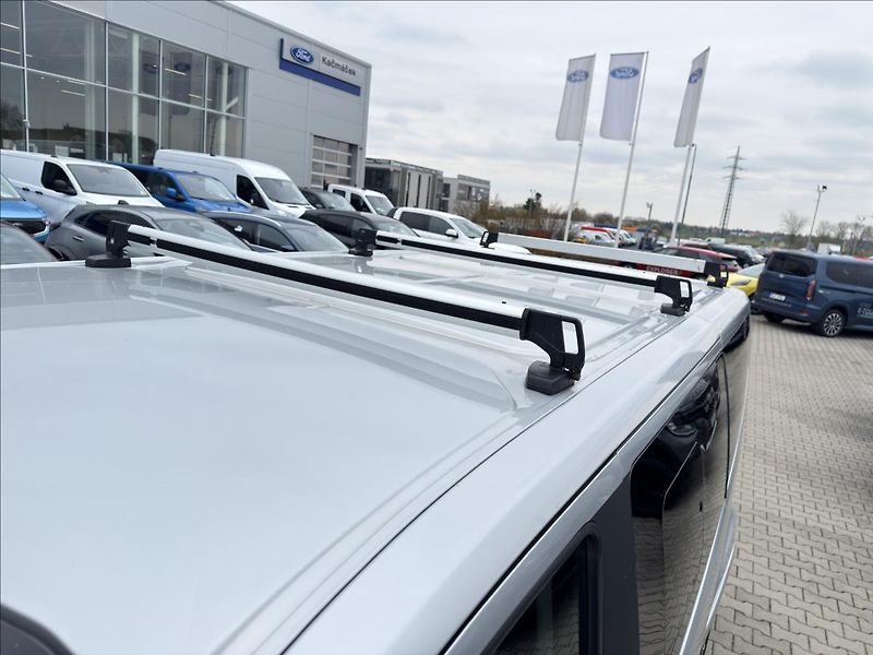 Ford Tourneo Custom 2,0 EcoBlue 136kW Titanium Aut - fotka 17 z 27