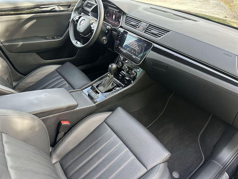 Škoda Superb (2023) Combi 2.0 TDI DSG L&K - fotka 10 z 39