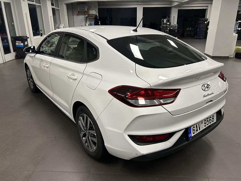 Hyundai i30 (2018) 1.0T-GDi Fastback 88kW Alu - fotka 3 z 22
