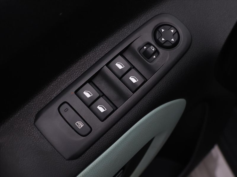 Citroën Berlingo 1,2 96kW Klima Feel XL CZ - fotka 16 z 28