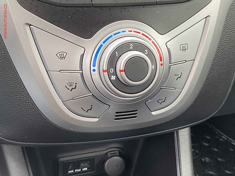 Hyundai ix20 (2013) 1.4 VVT, ČR, Start - fotka 13 z 16