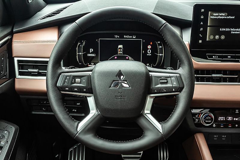 Mitsubishi Outlander (2025) 2,4 PHEV 4WD  Instyle+ - fotka 16 z 25