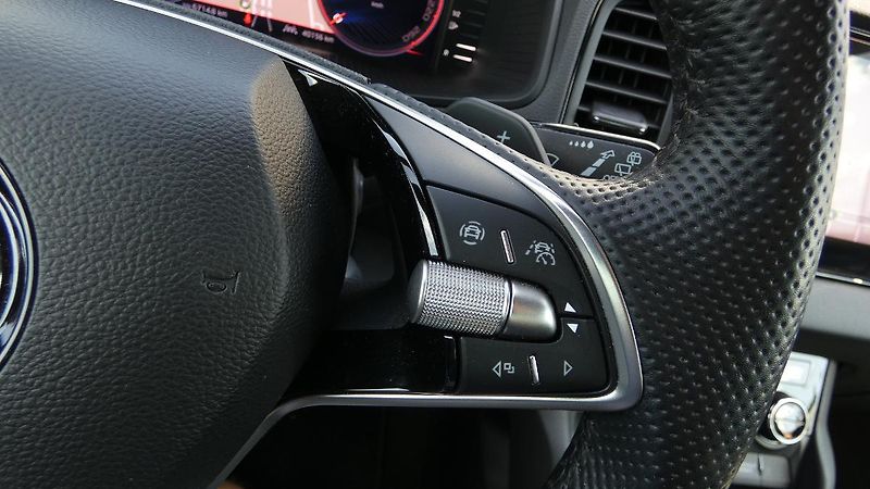 Škoda Karoq 2.0TDI 110kW Sportline 4x4 DSG - fotka 13 z 24