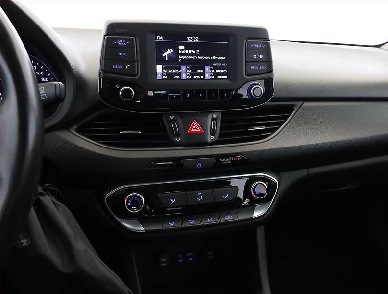 Hyundai i30 (2018) 1.0 T-GDI, Tempomat - fotka 10 z 16