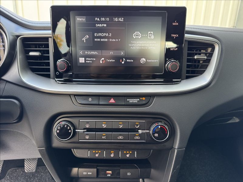 Kia Ceed 1,6 CRDi SW FRESH DPH 1.maj ČR - fotka 34 z 50