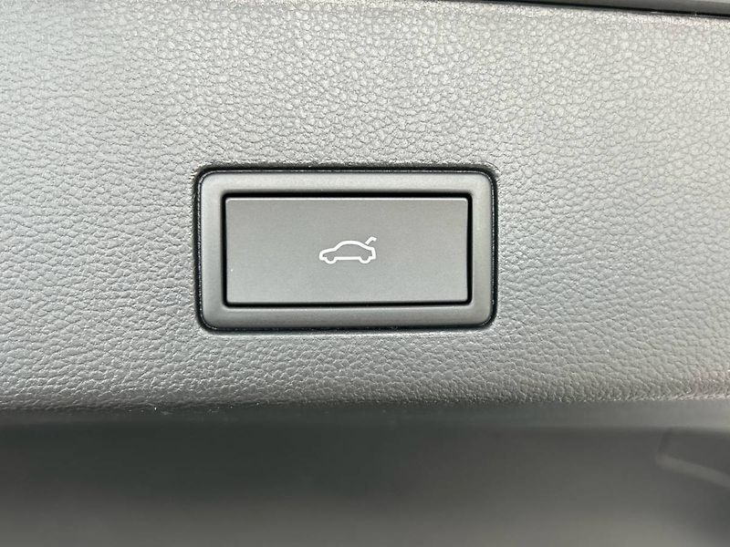 Volkswagen Golf (2026) Variant 1.5 TSI People - fotka 34 z 35