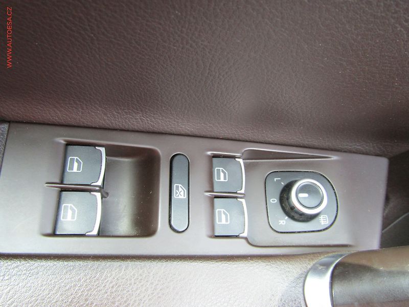 Volkswagen Passat (2011) 1.4TSi, DSG, park.čidla - fotka 12 z 20