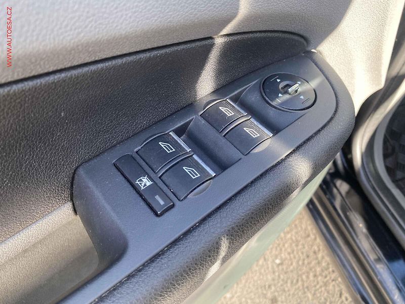 Ford Focus (2009) 1.6 i, AC, park.asist - fotka 13 z 14