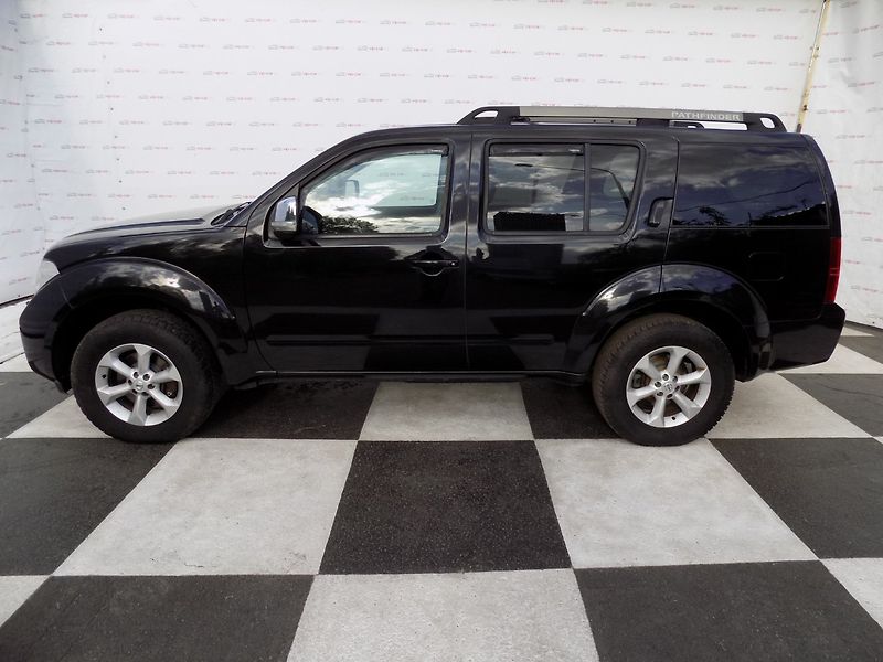 Nissan Pathfinder (2008) 2.5DCi/4x4/7.Míst/ - fotka 2 z 37