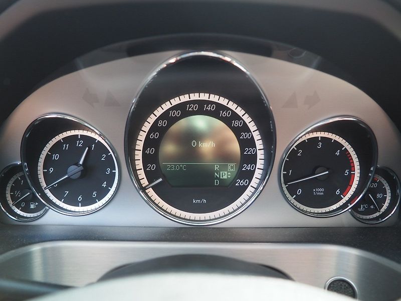Mercedes-Benz Třídy E (2010) 350 CDI V6, 4Matic, AT, Avantg - fotka 28 z 35