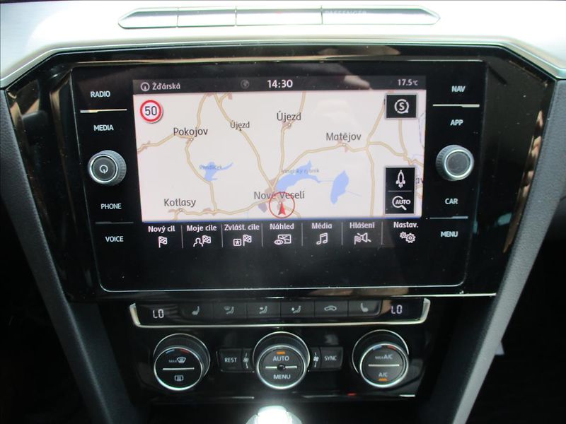 Volkswagen Passat 2,0 TDI 140kW BMT 4MOT DSG Hig - fotka 18 z 42