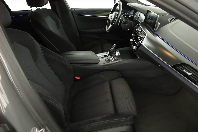 BMW Řada 5 (2021) 530d xDrive - fotka 7 z 20