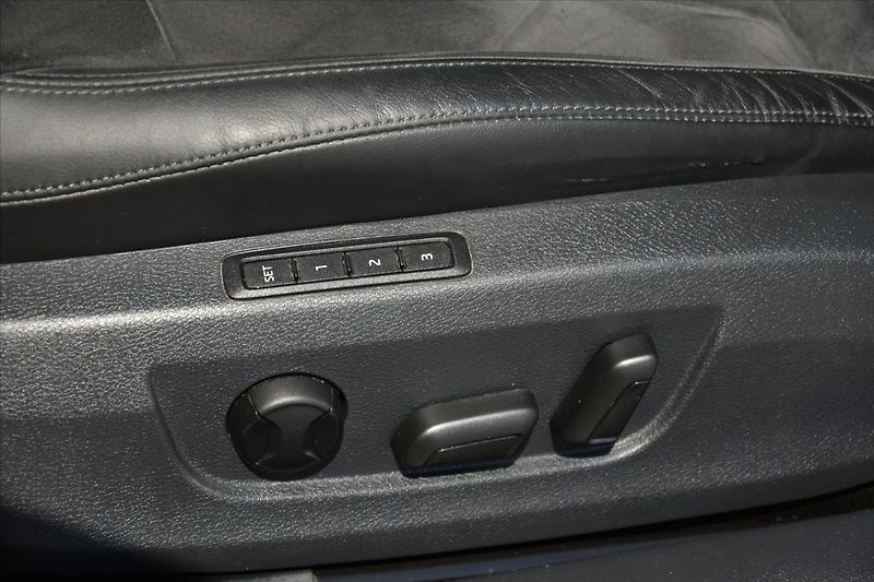 Škoda Superb 2.0TDI STYLE TAŽNÉ 1.MAJ. ČR - fotka 25 z 27