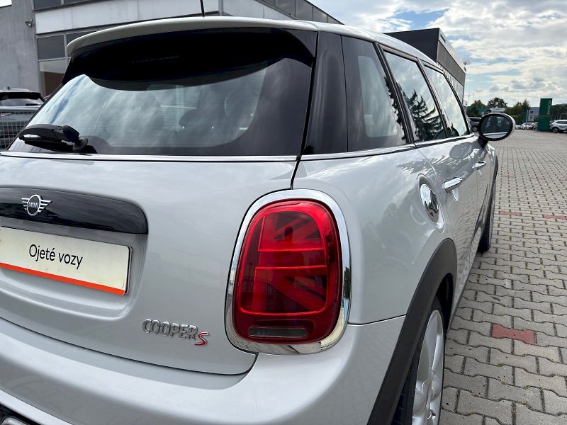 Mini Cooper (2018) S 141 kW 5 dveří - fotka 12 z 26