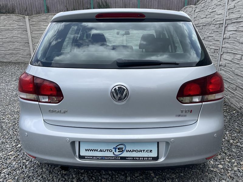 Volkswagen Golf 1.6TDi 105PS  6 HIGHLINE TOP!! - fotka 4 z 176