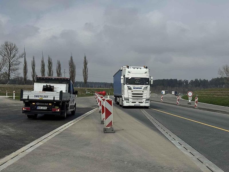 Práce na posledních kilometrech jihočeské části dálnice D3 postupují rychle.