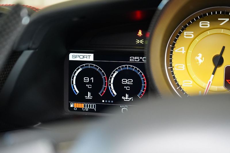 Ferrari 488 Lift/FullCarbon/Camera/Novitec - fotka 40 z 56