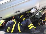 Hasiči se v rámci cvičení Rescue meeting zdokonalovali ve vyprošťování osob z auta, ale také jak uhasit elektromobil - především baterii.