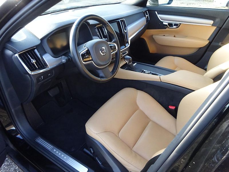 Volvo V90 D4 140kW BUSINESS PLUS DPH - fotka 4 z 32