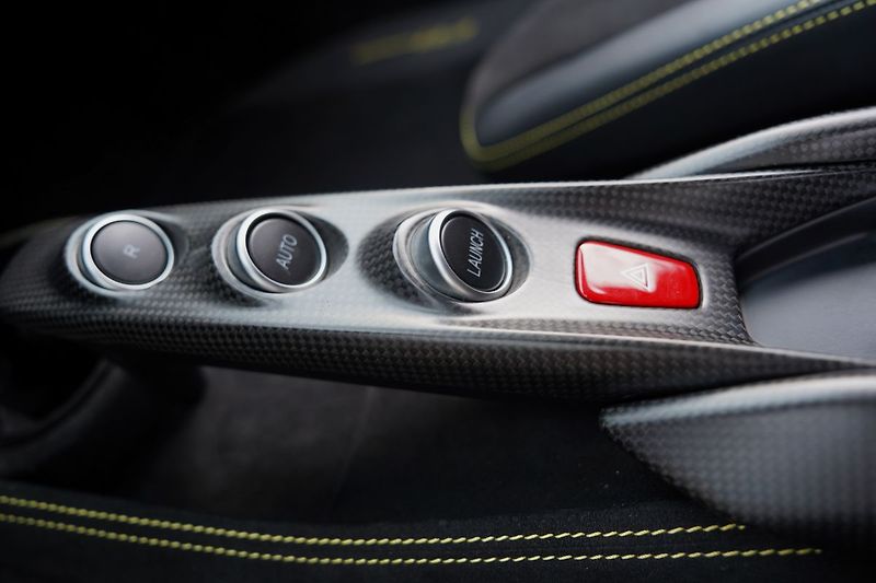 Ferrari F8 Spider/6700km/720 PS - fotka 47 z 51