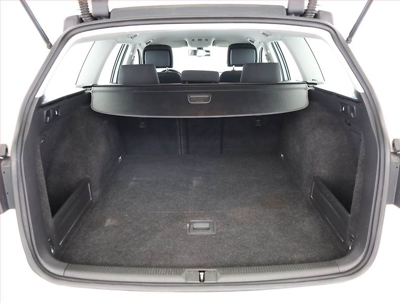 Volkswagen Passat (2012) 2.0 TDI, Xenony, Tempomat - fotka 15 z 16