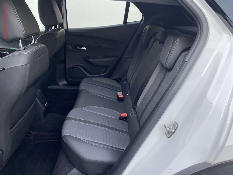 Peugeot 2008 (2022) 1.5 HDi, Allure, AT - fotka 10 z 18