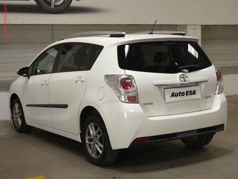 Toyota Verso (2016) 1.6 D-4D, ČR, servis.kniha - fotka 4 z 20
