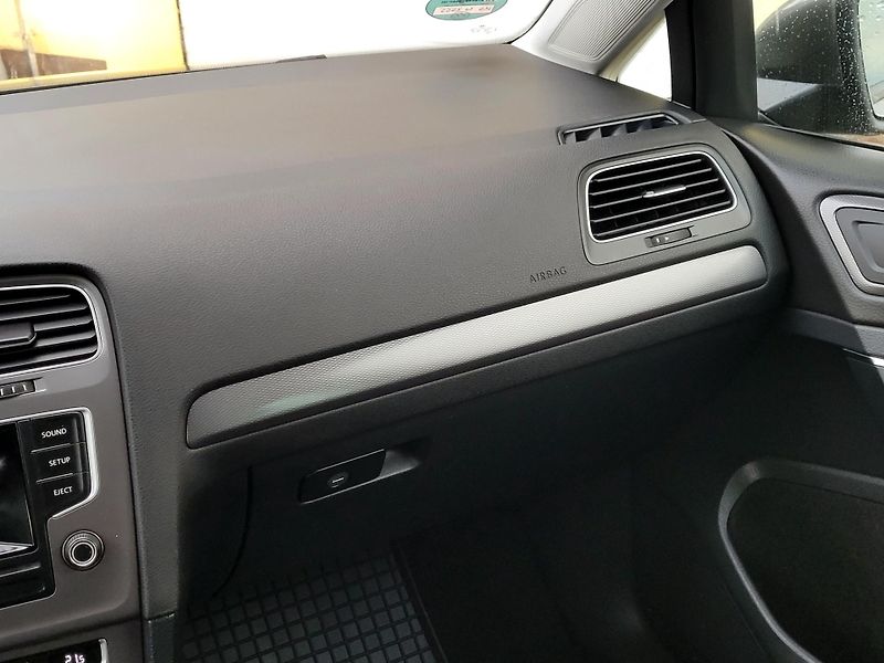 Volkswagen Golf 1,2 TSi LOUNGE 81kW *SERVIS* - fotka 32 z 45