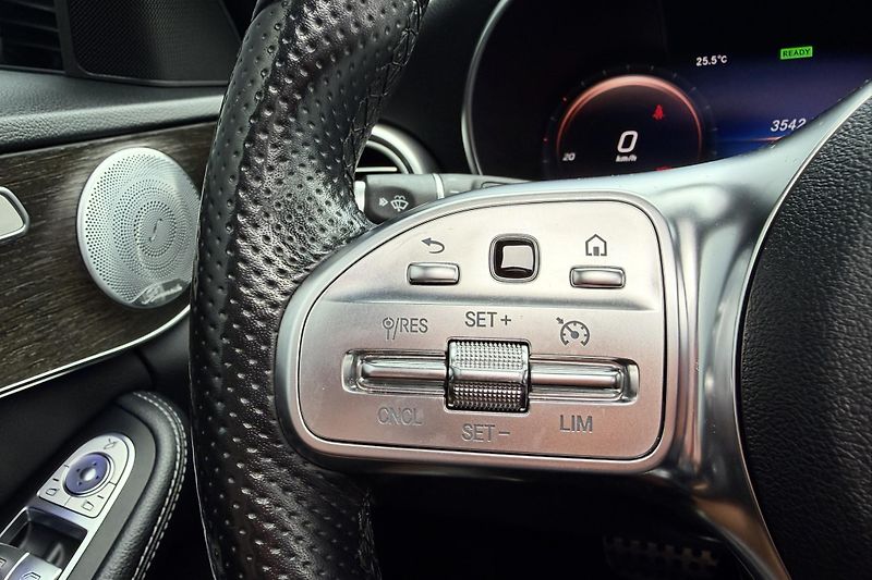 Mercedes-Benz Třídy C (2018) C 200 4Matic AMG Line - fotka 26 z 46