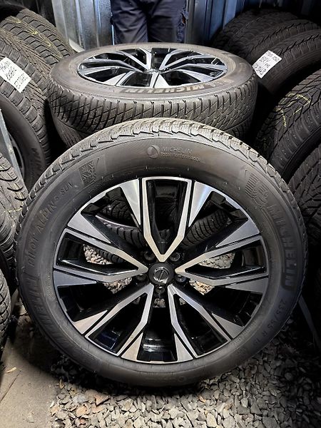 Volvo XC60 T8 AWD ULTRA BRIGHT *+ kola - fotka 2 z 59