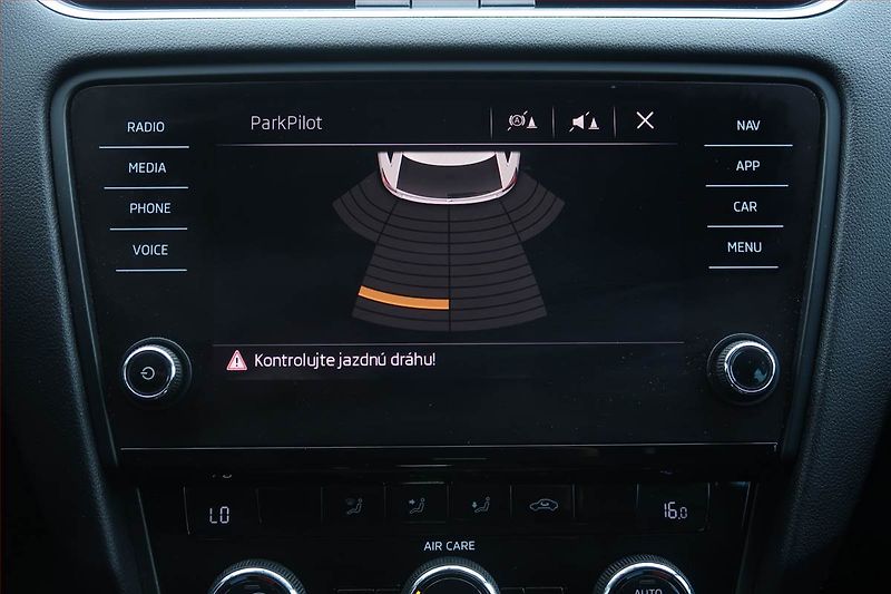 Škoda Octavia (2018) 1.6 TDI, Automat, Navi - fotka 19 z 24