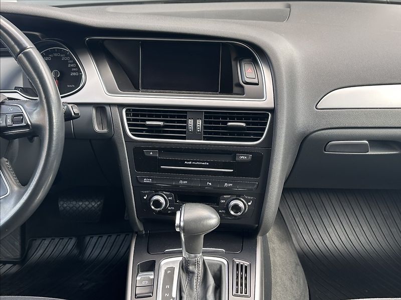 Audi A4 3,0 TDI 204PS  Ambiente A/T - fotka 24 z 53