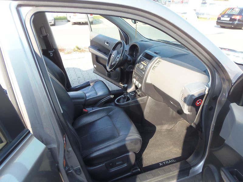 Nissan X-Trail (2010) 2.0 DCi 4x4 manuál ČR původ - fotka 14 z 23