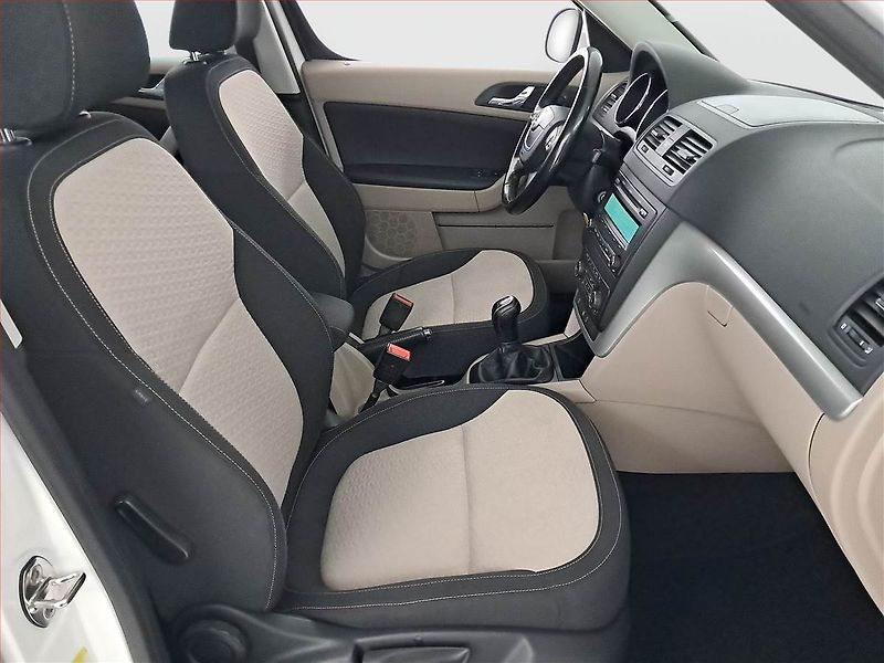Škoda Yeti (2011) 2.0 TDI, 4X4, Xenony - fotka 9 z 19