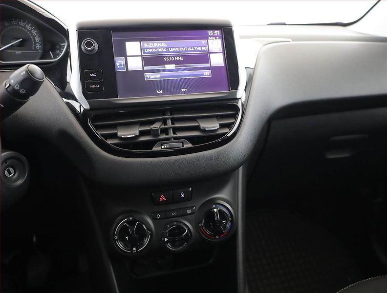 Peugeot 208 (2016) 1.2 PureTech, ČR,1.maj - fotka 10 z 15