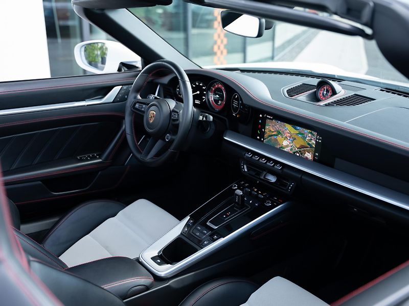 Porsche 911 Turbo S Cabriolet - fotka 17 z 29