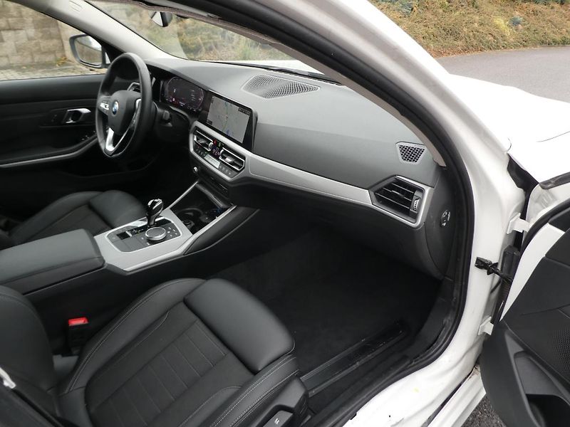 BMW Řada 3 Kombi 318i 115kw automat navi - fotka 11 z 15