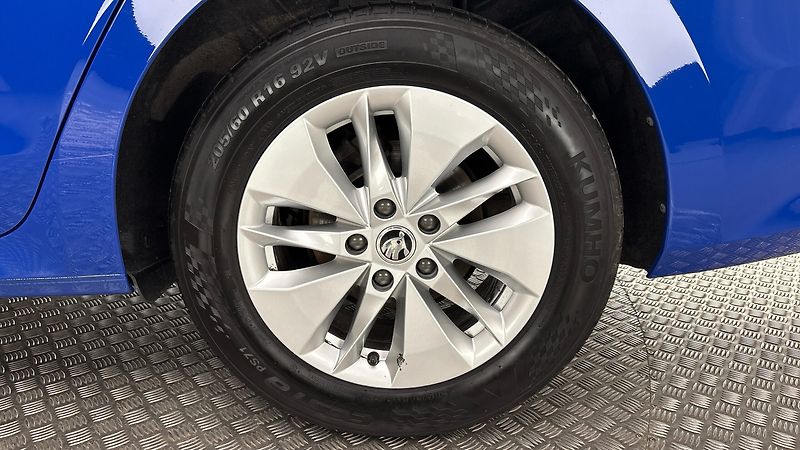 Škoda Octavia 2.0 TDI Ambition - fotka 19 z 24