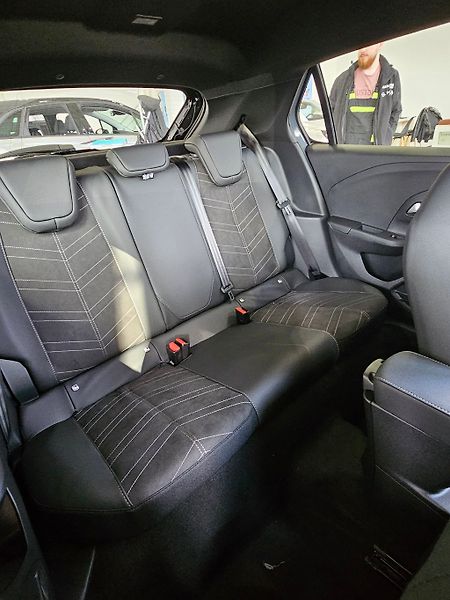 Opel Corsa Electric GS 156 k - fotka 22 z 28