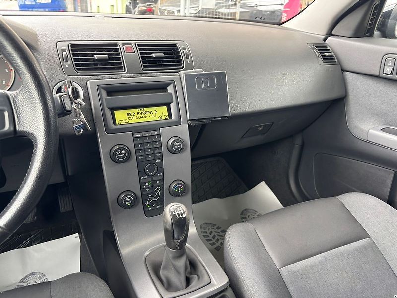 Volvo V50 2.0D/2005/MOMENTUM.MANUÁL.TAŽN - fotka 17 z 38