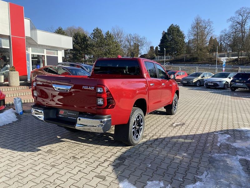 Toyota Hilux 2,8 Diesel 6AT Executive - fotka 5 z 24
